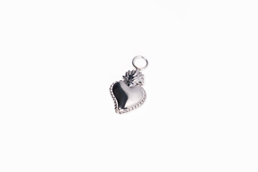 RS04-32AC - SACRED HEART CHARM