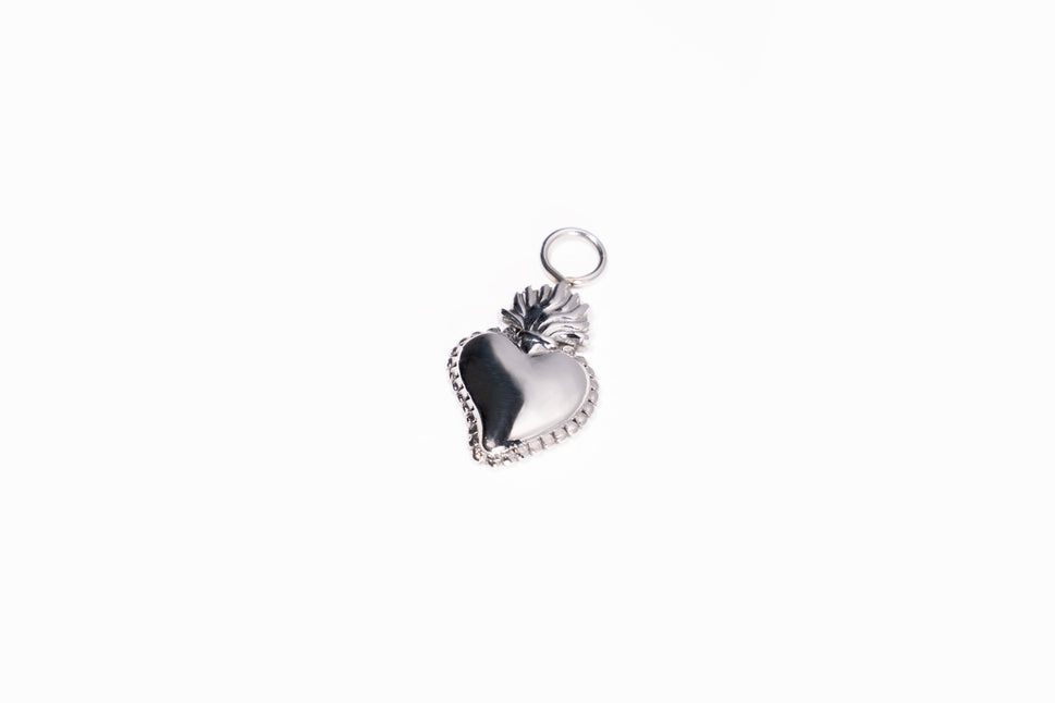 RS04-32AC - SACRED HEART CHARM